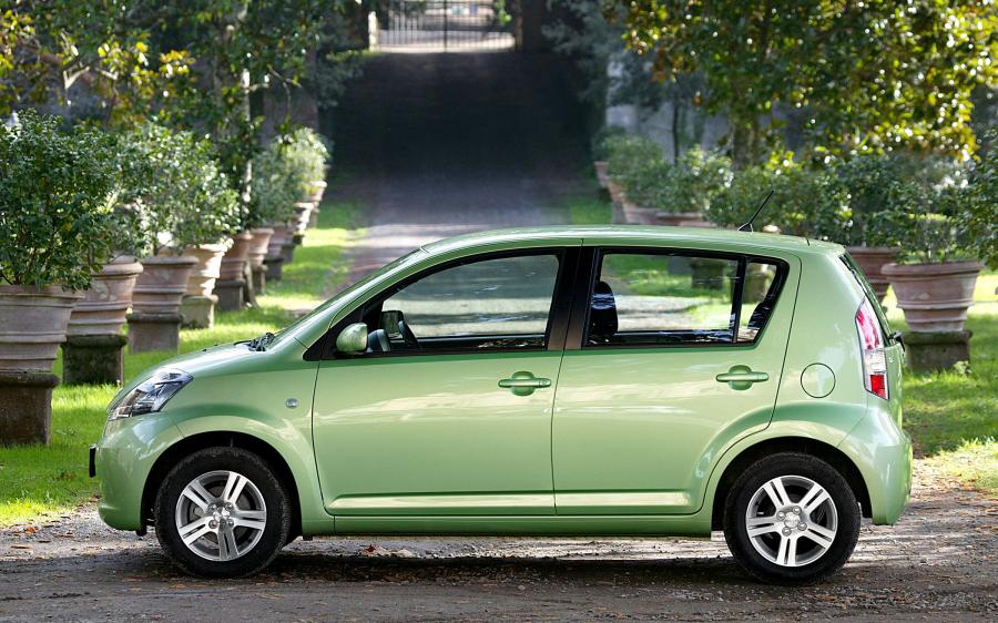  Daihatsu Sirion 2005 года  (UK) (фото 11 из 15)